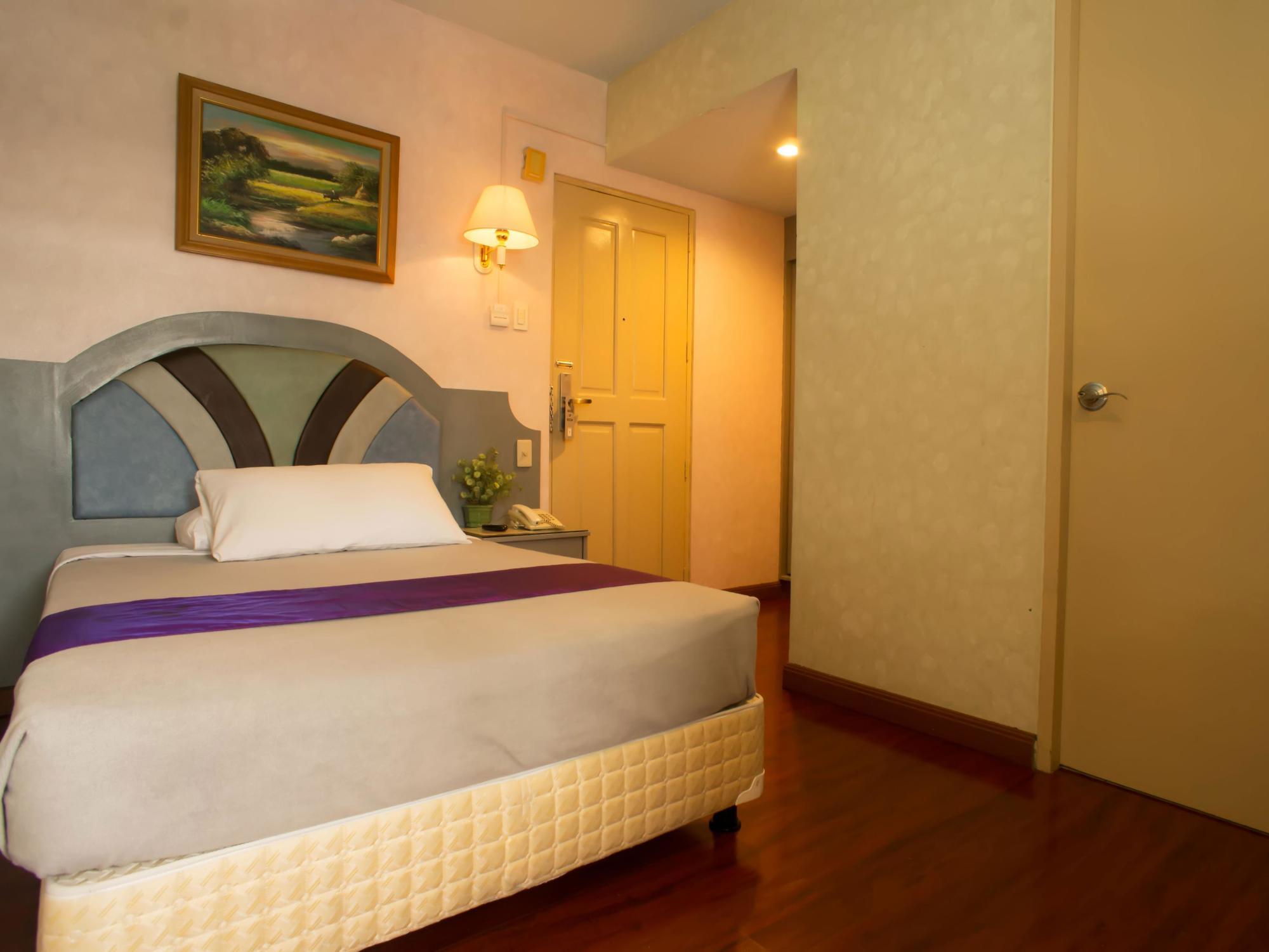 V Hotel Manila Zewnętrze zdjęcie