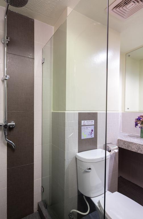 V Hotel Manila Zewnętrze zdjęcie
