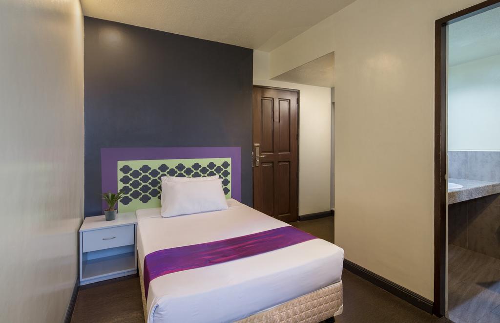 V Hotel Manila Zewnętrze zdjęcie