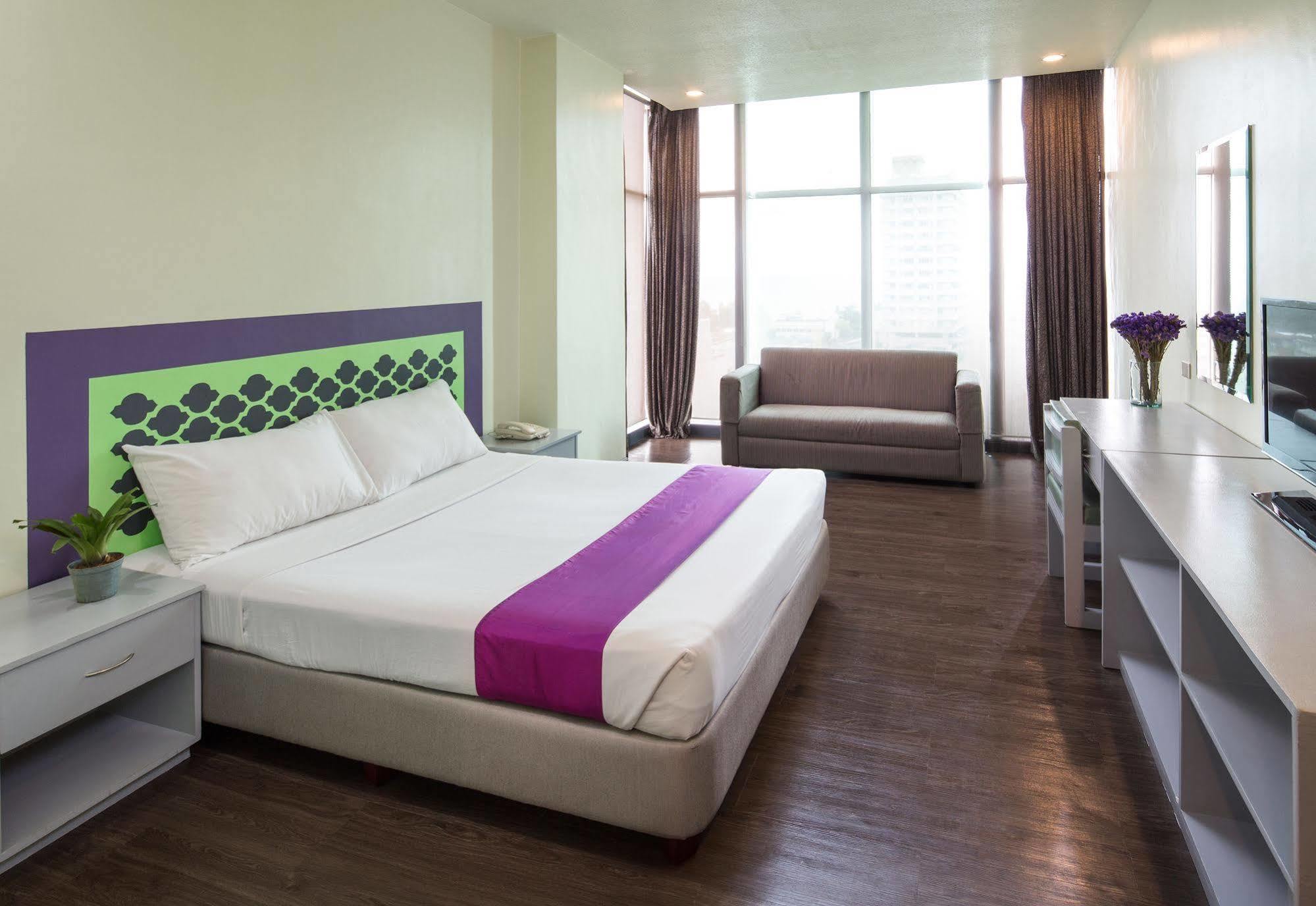 V Hotel Manila Zewnętrze zdjęcie