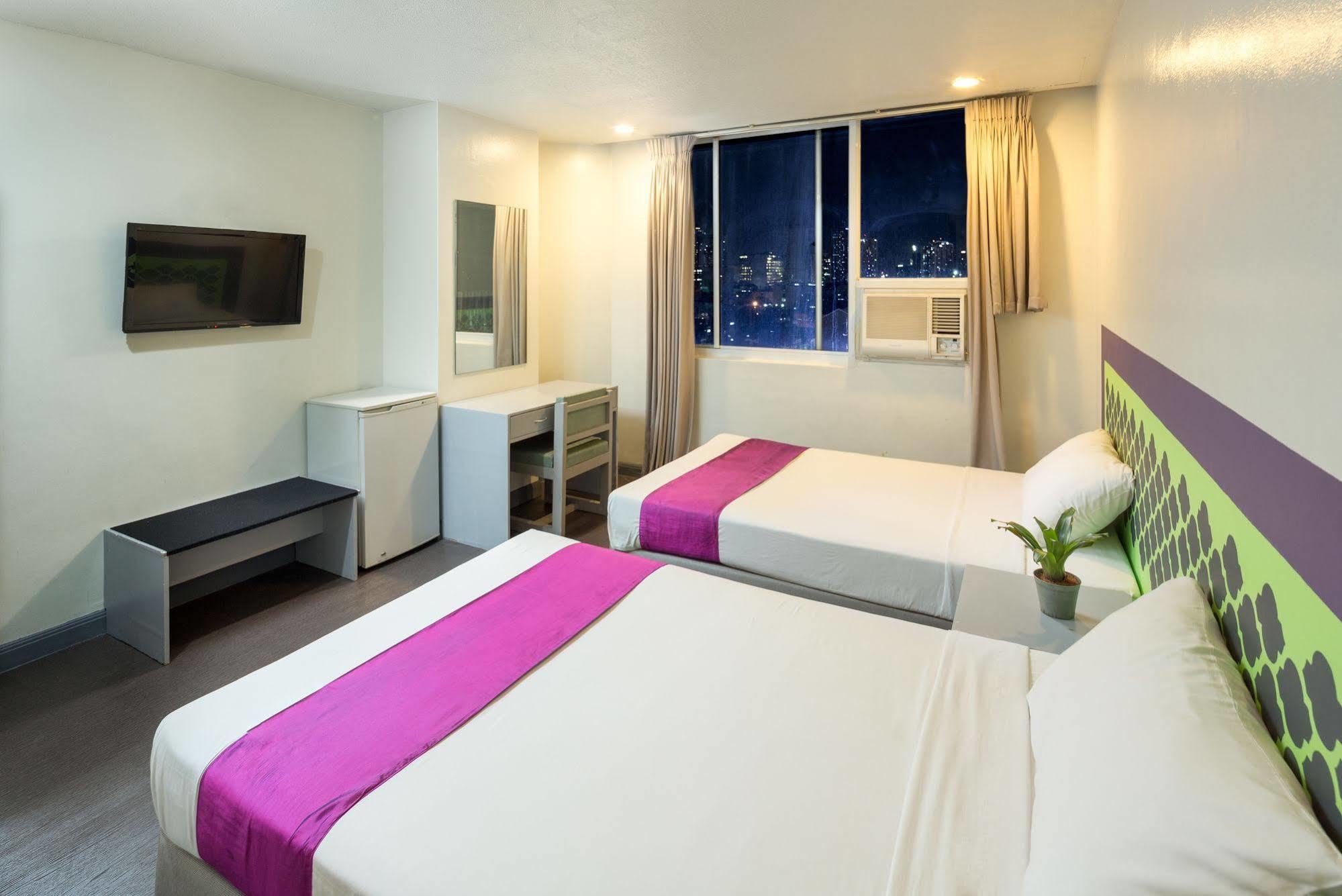 V Hotel Manila Zewnętrze zdjęcie