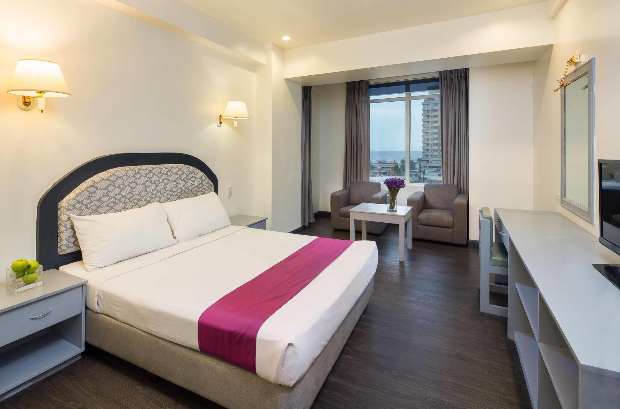 V Hotel Manila Zewnętrze zdjęcie