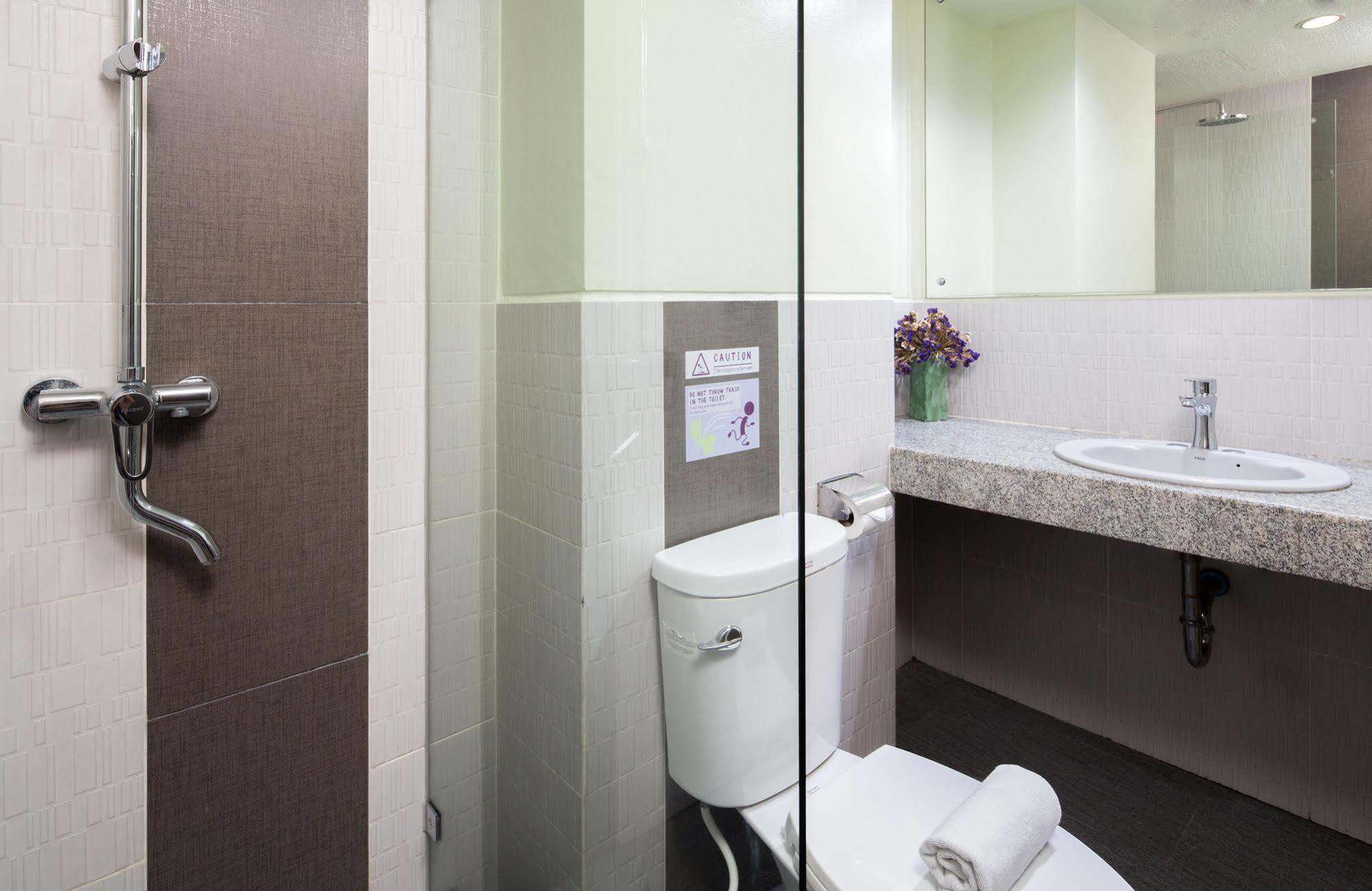 V Hotel Manila Zewnętrze zdjęcie