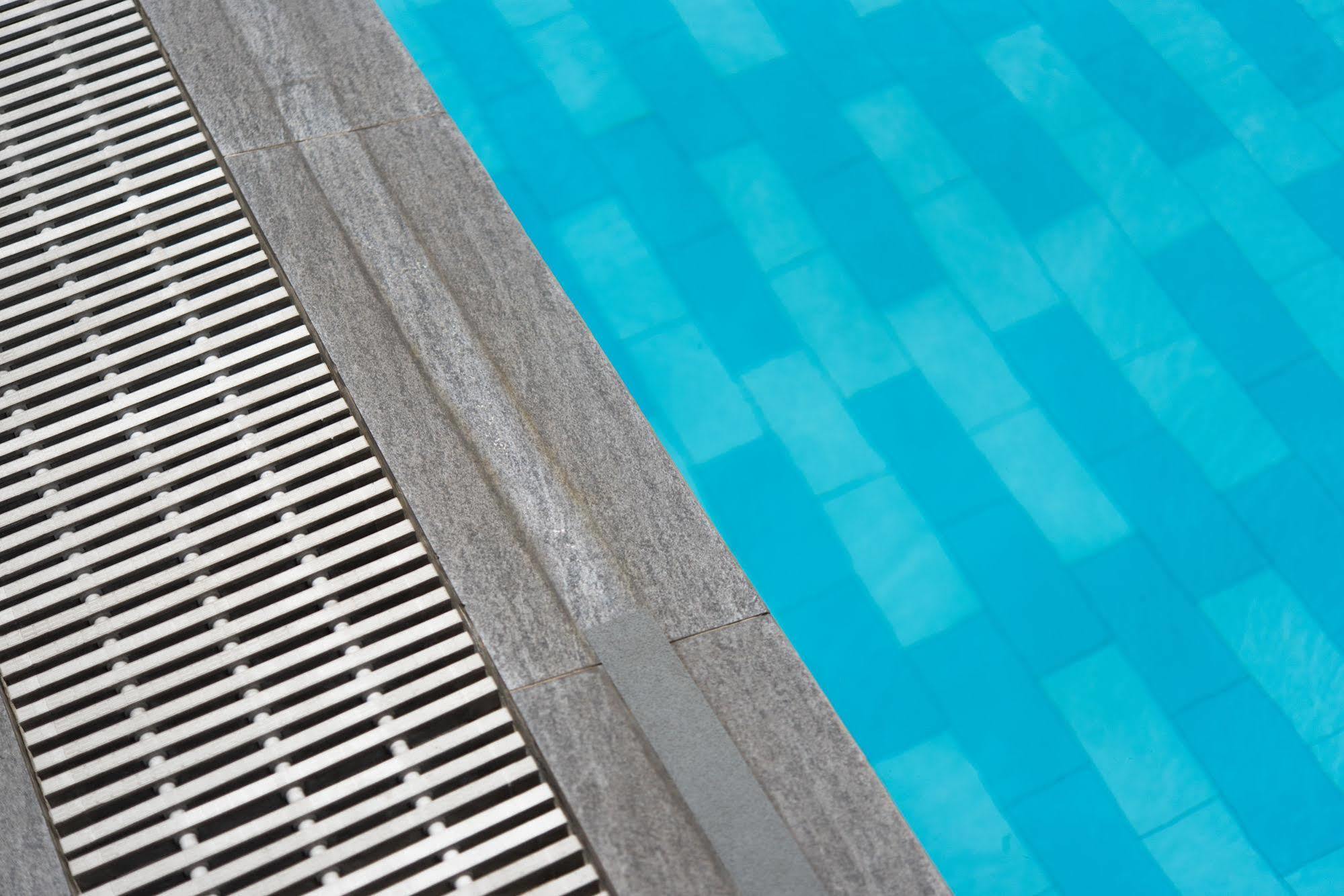 V Hotel Manila Zewnętrze zdjęcie
