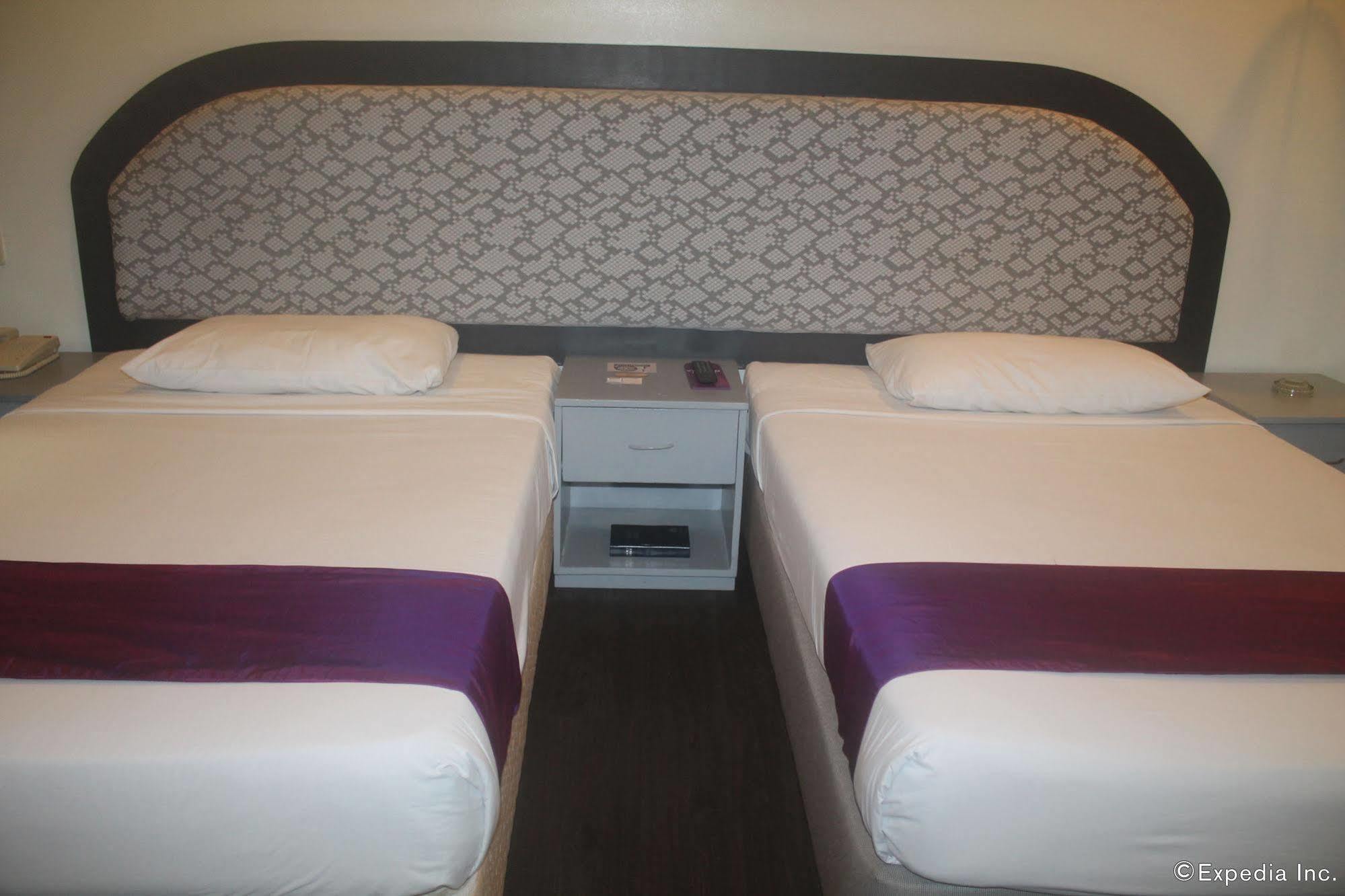 V Hotel Manila Zewnętrze zdjęcie