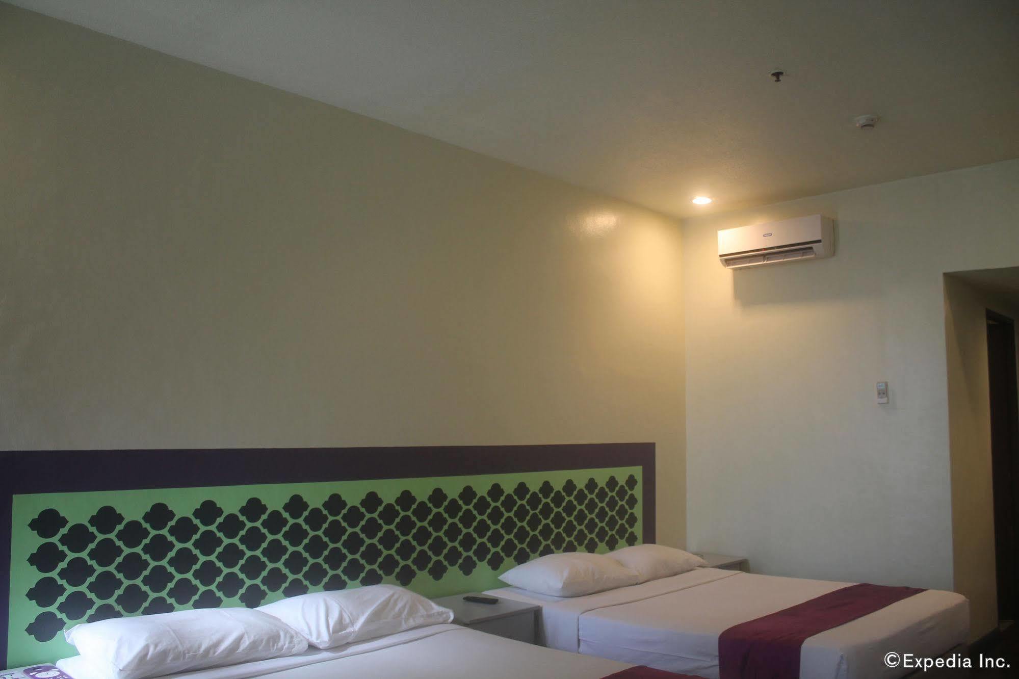 V Hotel Manila Zewnętrze zdjęcie