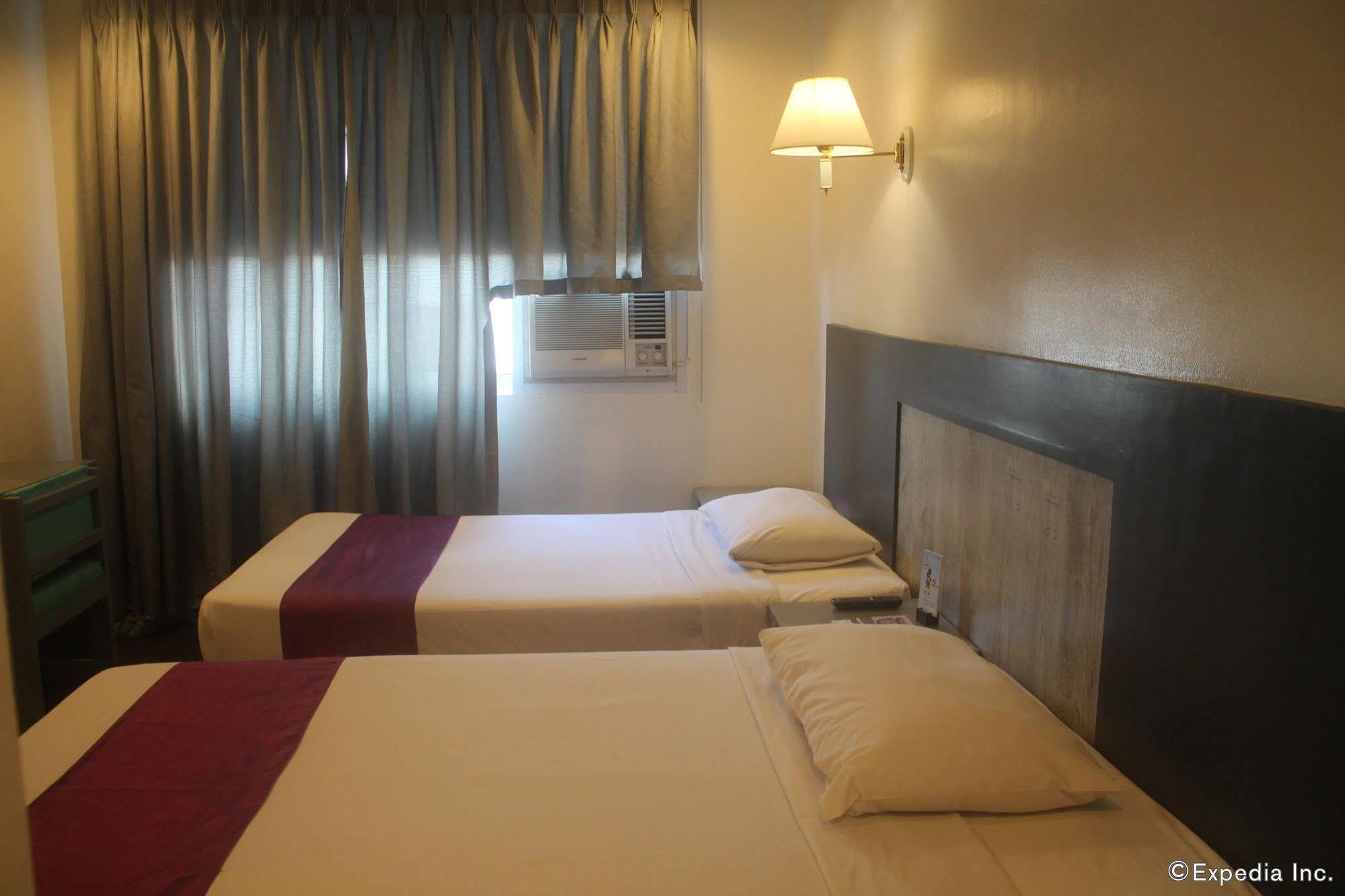 V Hotel Manila Zewnętrze zdjęcie