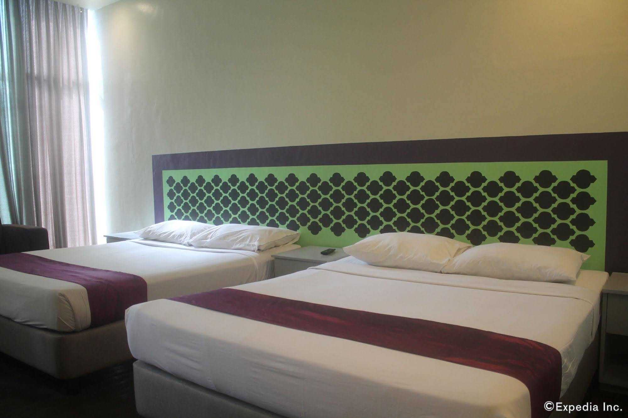 V Hotel Manila Zewnętrze zdjęcie